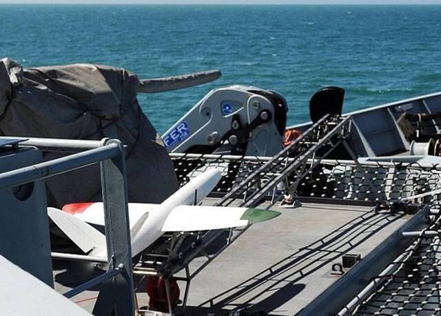 英国海军成功从军舰甲板上发射由3D打印制成的小型无人机