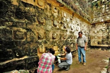 墨西哥犹加顿州提兹明的玛雅古城遗迹库鲁巴新发现55米长玛雅宫殿 以野狗和水命名
