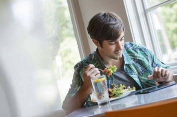 澳洲研究发现喜欢吃蔬果的男性比较吸引异性