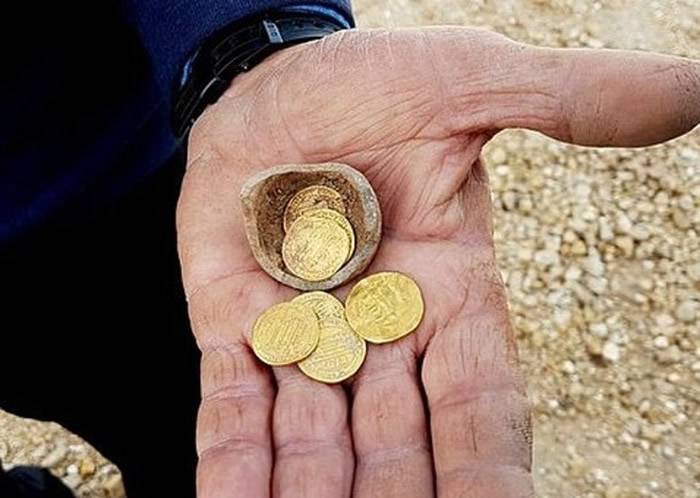 曾为制陶工业区 以色列中部城市亚夫内遗址出土1200年前金币