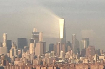 美国911恐怖袭击15周年在即 世贸中心乍现奇光