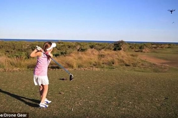 澳洲8岁女童打高尔夫球一杆击中空中无人机