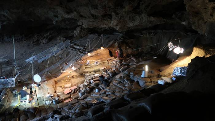真正的“旧石器时代饮食”：南非洞穴17万年前的烤根类蔬菜证实古人类饮食非常均衡