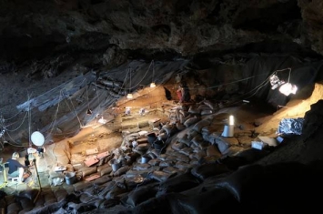 真正的“旧石器时代饮食”：南非洞穴17万年前的烤根类蔬菜证实古人类饮食非常均衡