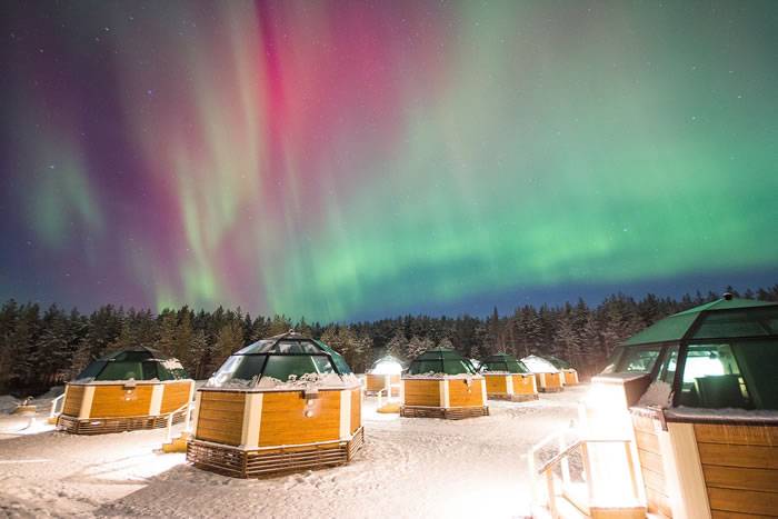 芬兰北极雪饭店招募“极光观测员” 看到极光赶快叫客人起床
