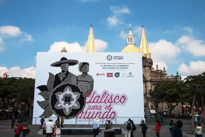 墨西哥人用墨西哥帽造出全球最大马赛克画