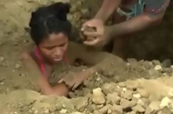 印度少女被雷劈 古法活埋除背痛？