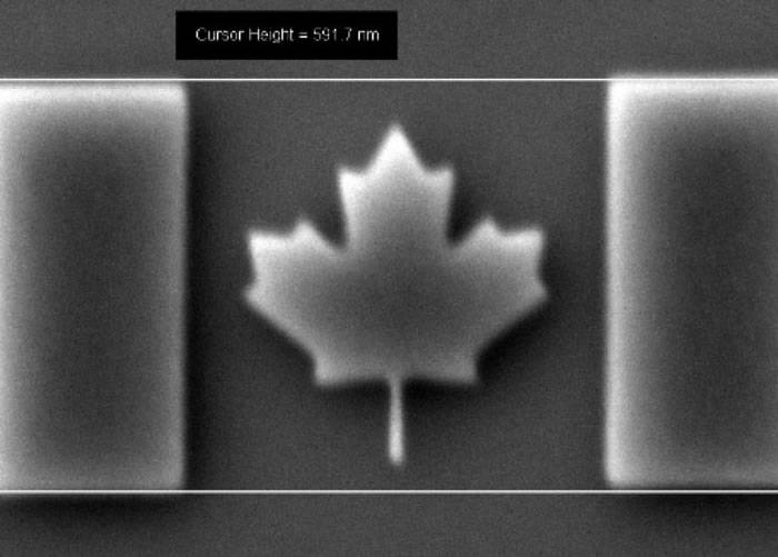 加拿大量子电脑研究中心打破吉尼斯世界纪录创造世界最小国旗