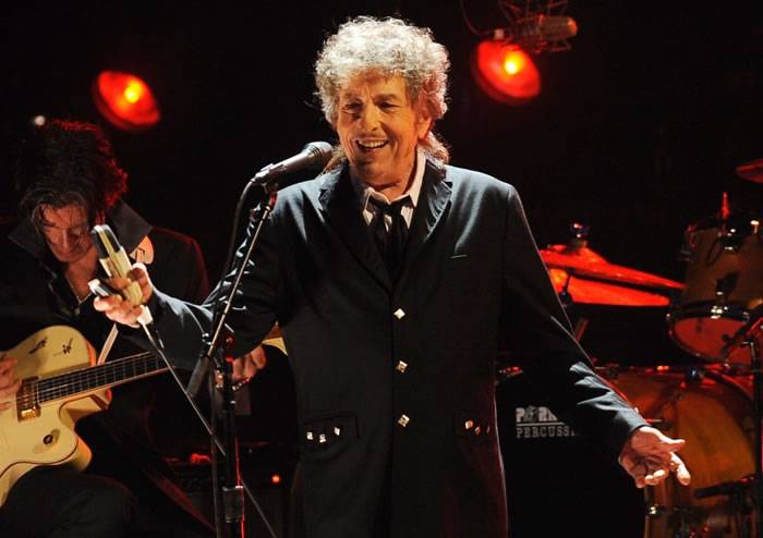 美国“摇滚民歌之父”卜戴伦（Bob Dylan）打破沉默接受诺贝尔文学奖