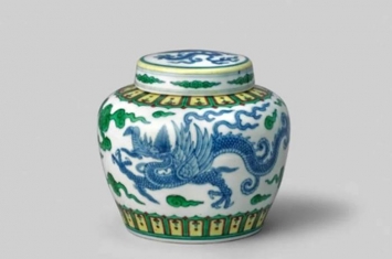 英国家庭清理地下室物件时发现价值20万英镑的中国清代雍正瓷罐