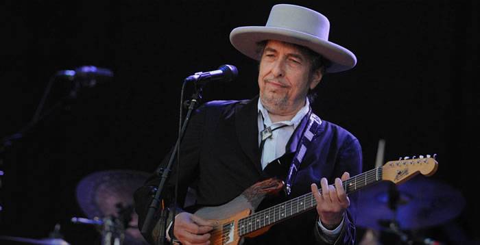 美国民谣教父巴布狄伦(Bob Dylan)突然又宣布不会去领诺贝尔文学奖