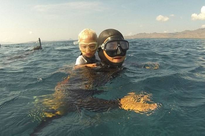 俄罗斯3岁小童潜10米深水底 成最年轻自由潜水者