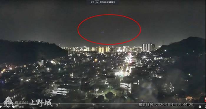 日本鹿儿岛市上野城24小时视频监控直播拍到UFO飞越火山画面