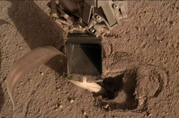 NASA“洞察号”火星着陆器借助机械臂推动“鼹鼠”的尝试取得新进展