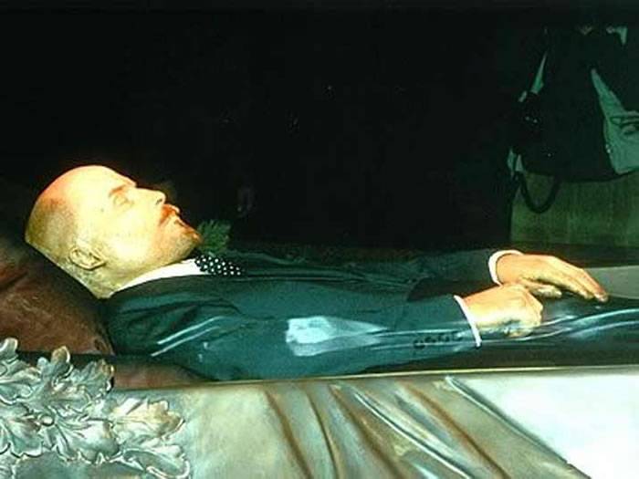十月革命即将迎来百年纪念 前苏联领袖列宁遗体要穿新西装