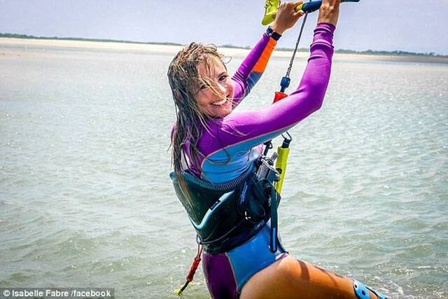 法国女游客到澳洲玩风筝冲浪遇大白鲨险丧命