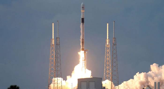 SpaceX运送星链卫星的猎鹰9号火箭的发射在点火时刻被取消