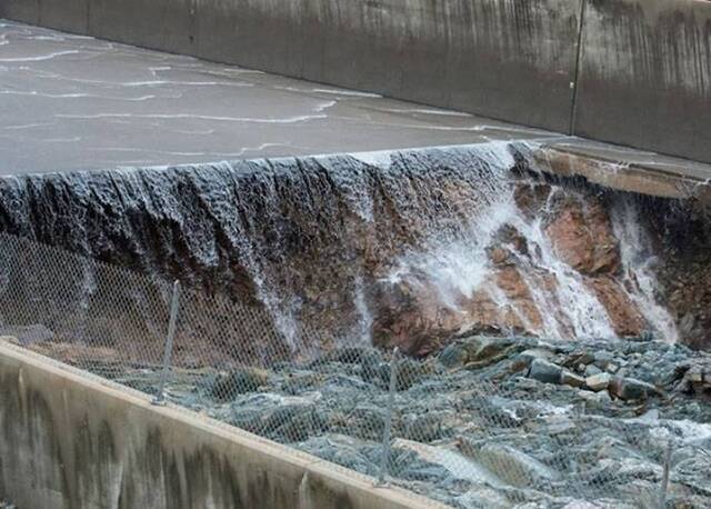 美国最长水坝现缺口 三文鱼孵化场被淹没