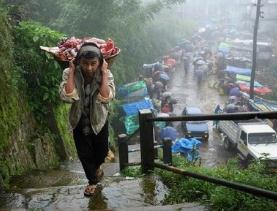 世界上雨水最多的城市，乞拉朋齐平均年降水达10000毫米