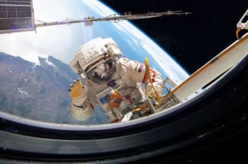 美国宇航员安德鲁·摩根无法打破俄罗斯宇航员保持的太空出舱记录