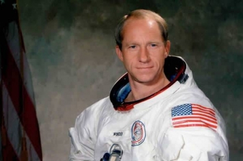 NASA前宇航员阿尔弗雷德·沃登（Alfred M. Worden）在美国得克萨斯州去世 享年88岁