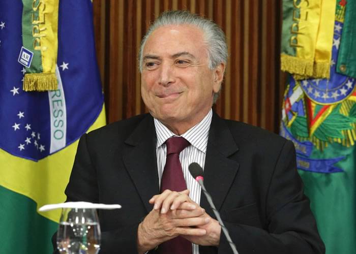 巴西总统招待使节 请食烧烤证肉类安全食用