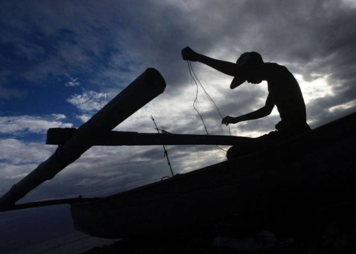 海上漂流56天 菲律宾渔民靠喝雨水活命