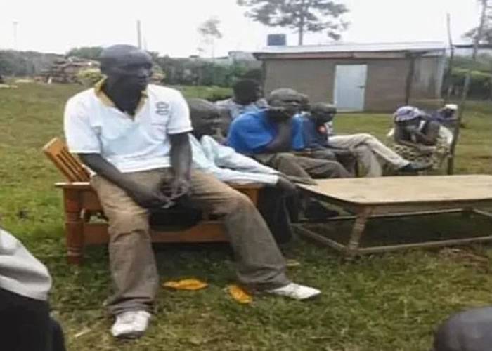 肯尼亚村民为失踪男子办丧礼 下葬一刻始知葬错人