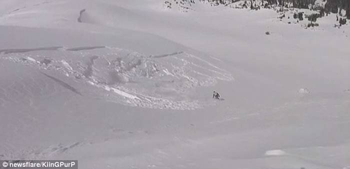 美国科罗拉多州滑雪客遇上雪崩极速逃命