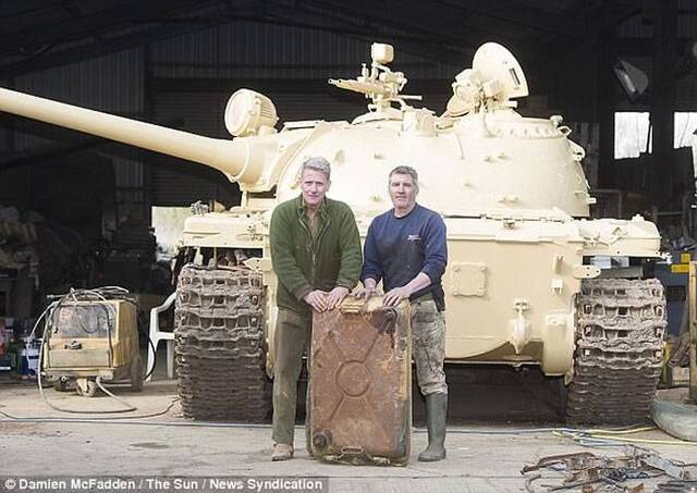 英国军事迷网购俄罗斯制T54/69坦克 内藏200万英镑金条