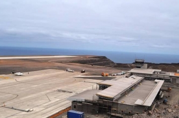 全球最没用机场——英国位于南大西洋的圣赫伦那岛迎来第一架载客民航机降落