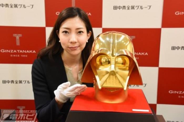 为纪念《星球大战》40周年 日本珠宝公司“GINZA TANAKA”制造出24K纯金黑武士头盔