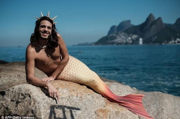 巴西男子Davi Moreira爱做“美人鱼” 懒理旁人目光