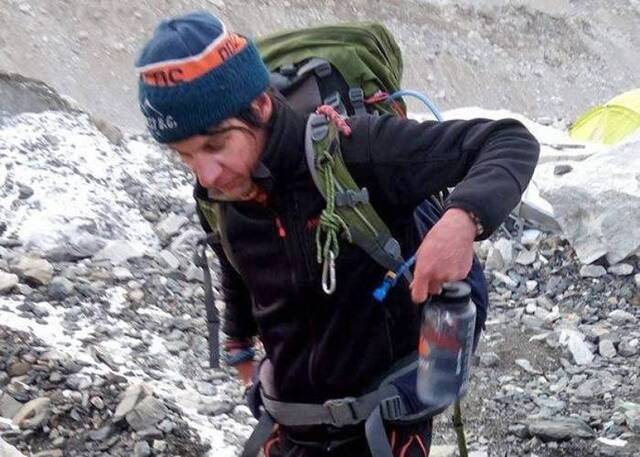 未经批准独攀珠穆朗玛峰 南非男子被尼泊尔罚2.2万美元