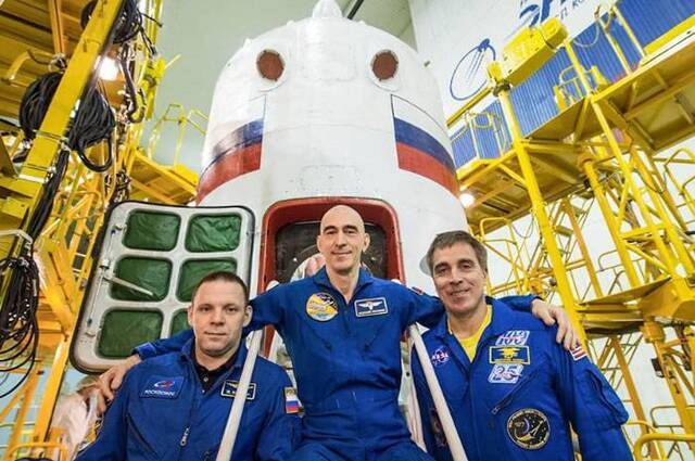 在经过漫长的隔离期后 三名宇航员将乘坐俄罗斯联盟号火箭前往国际空间站
