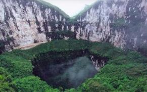 世界上最深的溶洞，天坑地缝深达666米(神秘莫测)