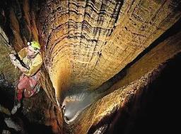 世界上最恐怖的无底洞，库鲁伯亚拉洞穴深不见底（最新记录2197米）