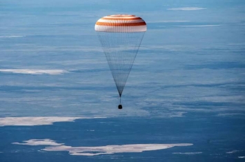 国际空间站三名宇航员安全返回 但地球却已发生巨变