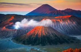 世界上火山最多的国家是哪个，印度尼西亚（有500多座火山）