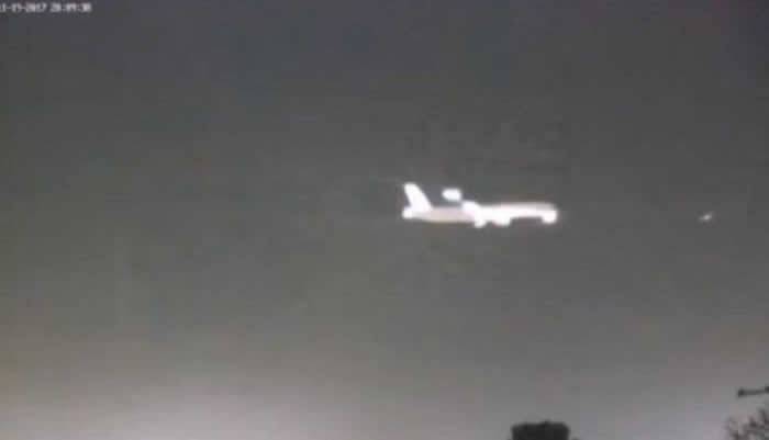 客机从英国伦敦希斯罗机场起飞时与亮红色不明飞行物体UFO擦身而过