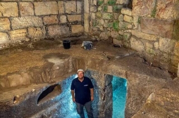 以色列文物局在耶路撒冷老城圣殿山地标哭墙附近发现2000年前地下密室