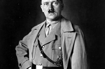 德国历史学家发现希特勒只有一颗睾丸也许是真的