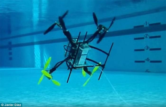 美国海军研制既能上天、又能下水的无人机Naviator