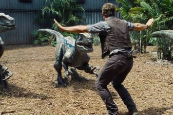 与电影《侏罗纪公园》情节不同 新研究称恐爪龙不会成群捕猎