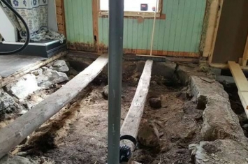 The Local：挪威北部博德郊区一对夫妇修缮房屋时发现维京时代的玻璃珠和铁斧