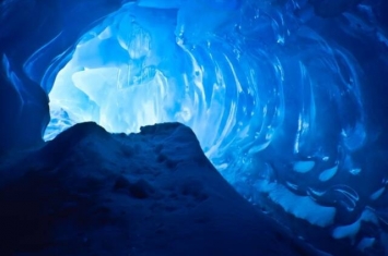 北极海底发现神秘巨坑群 最深达10层楼