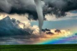 彩虹龙卷风，彩虹与龙卷风同现的图片震惊世界(视频)