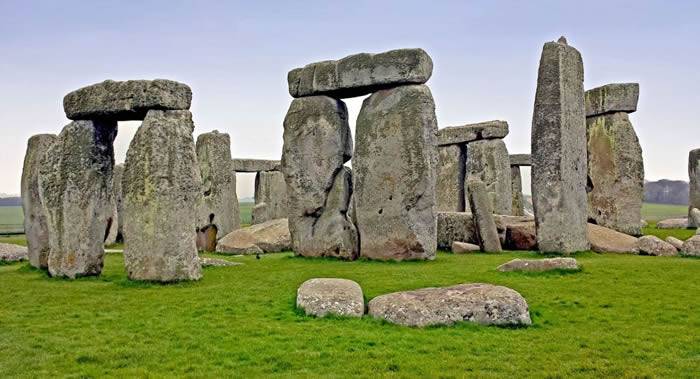 英国考古学家在距离巨石阵3公里处发现4500年历史的新石器时代遗址