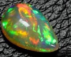 世界上最美的石头，美丽的蛋白石能绽放出彩虹版的耀眼光芒
