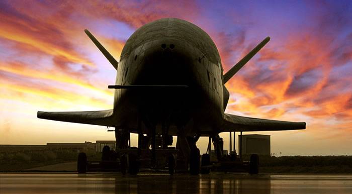 美国太空军首次发射无人驾驶“迷你版航天飞机”X-37B